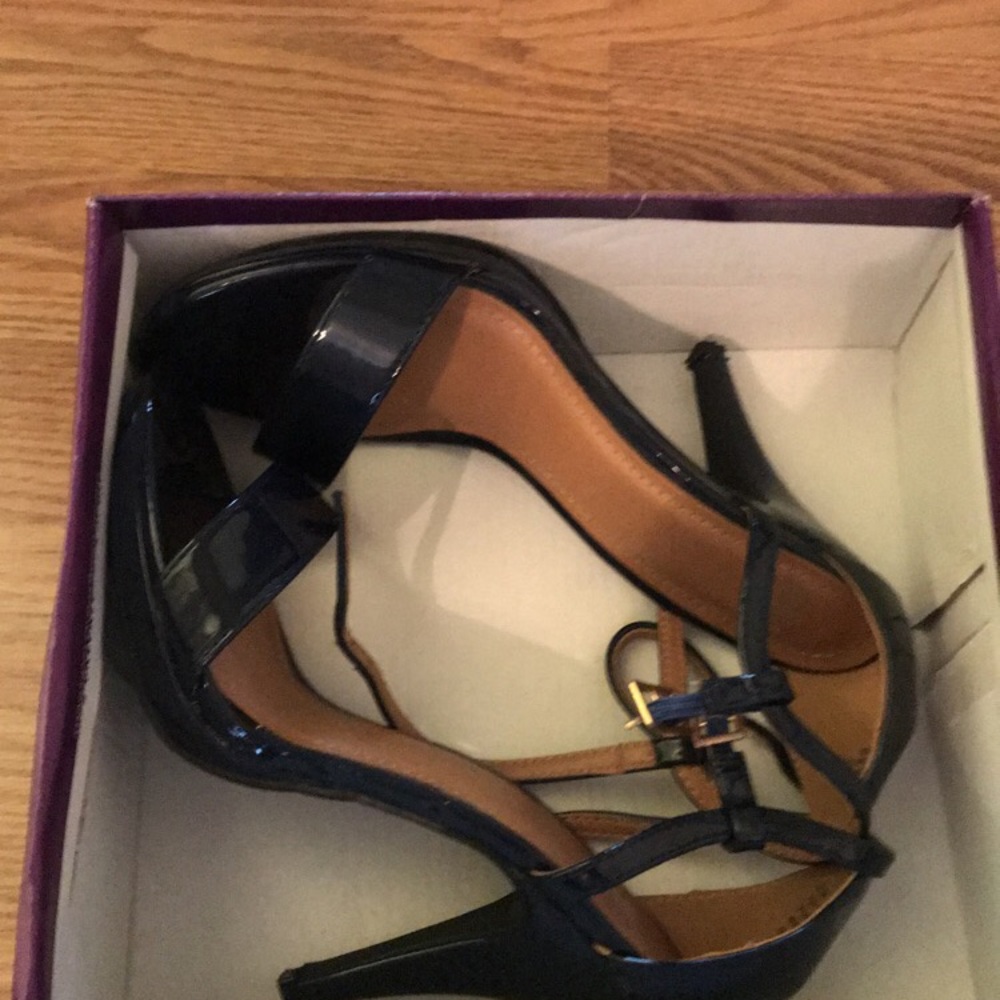 Pumps - Picture 3 of 5